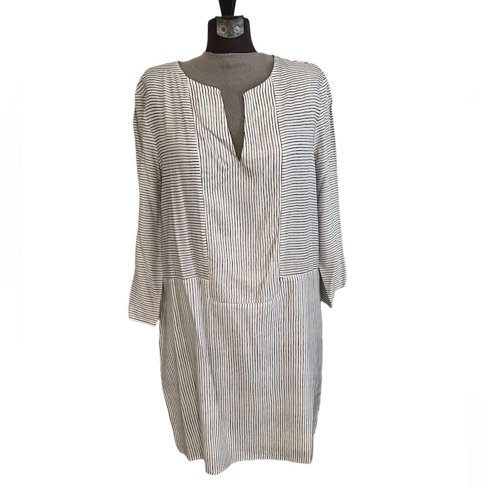 BCBG max Azaria striped shift dress. Size medium. Navy blue and cream. NWT